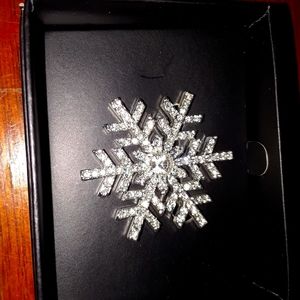 Snowflake pin